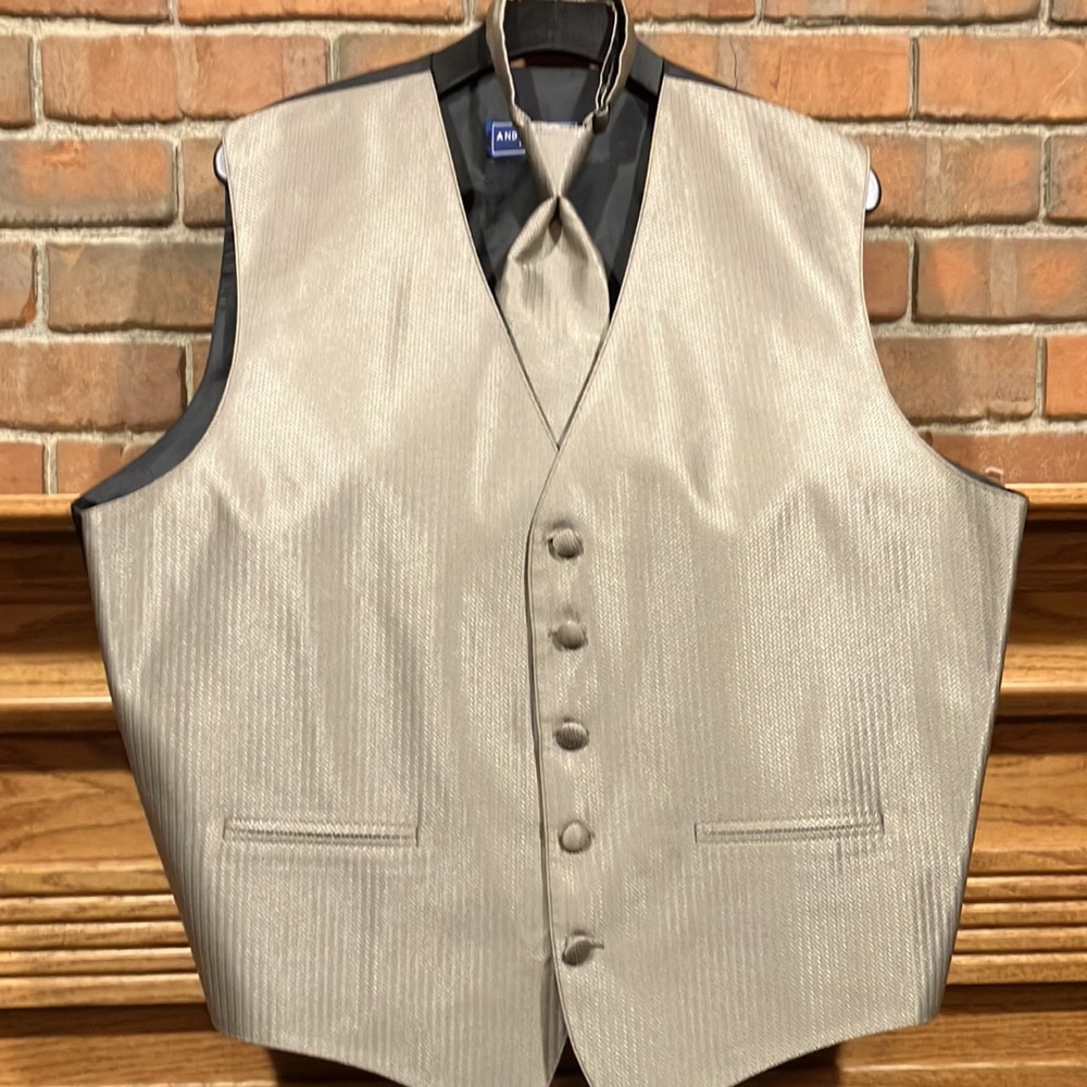 EUC Andrew Fezza pewter satin 5 button vest and tie set